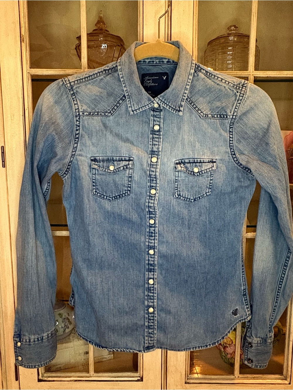 American Eagle Outfitters 100% Cotton Light Blue Denim Button-Down Shirt